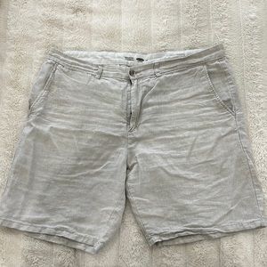 Mens old navy shorts.